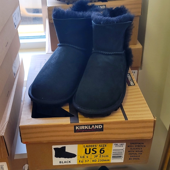 Kirkland signature Ladies Shearling short boot - Picture 1 of 6